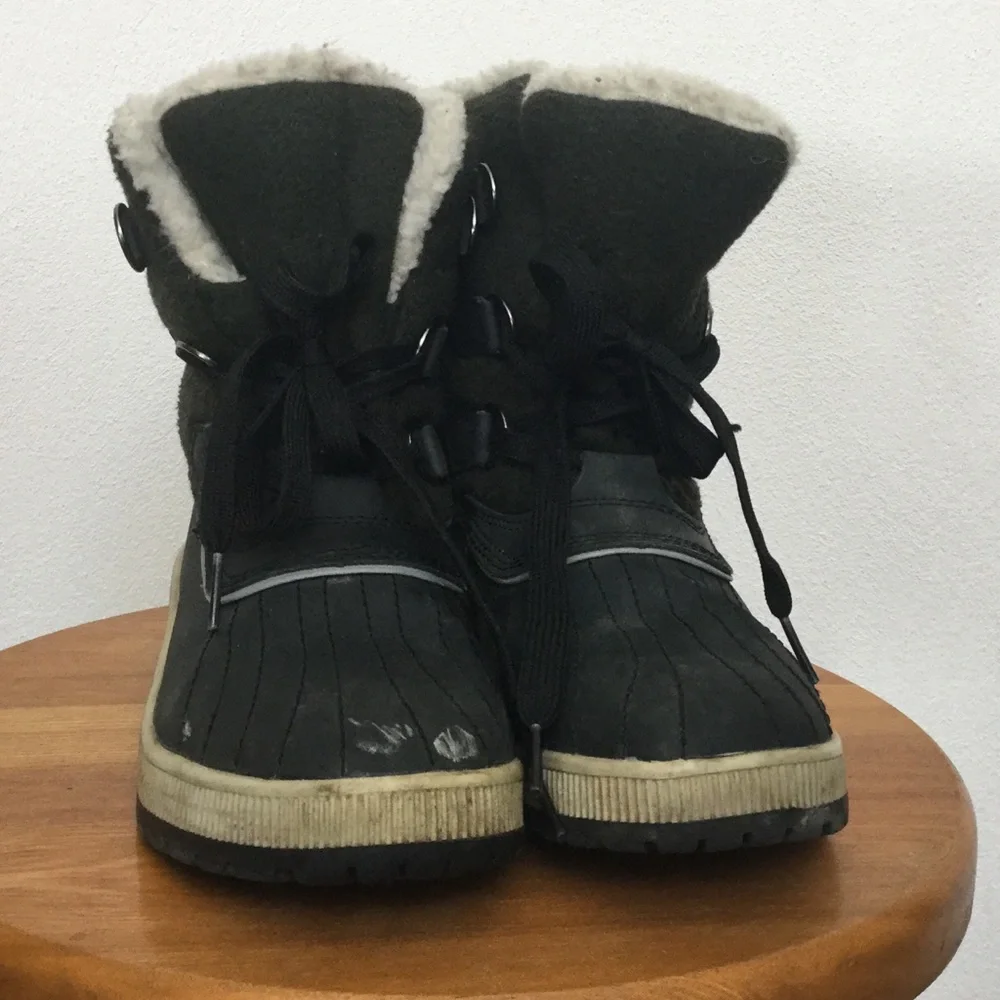 Khombu Telluride Green and Black Duck Boots Size 7 Winter Outdoor Warm